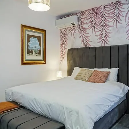 Apartment Paradise *